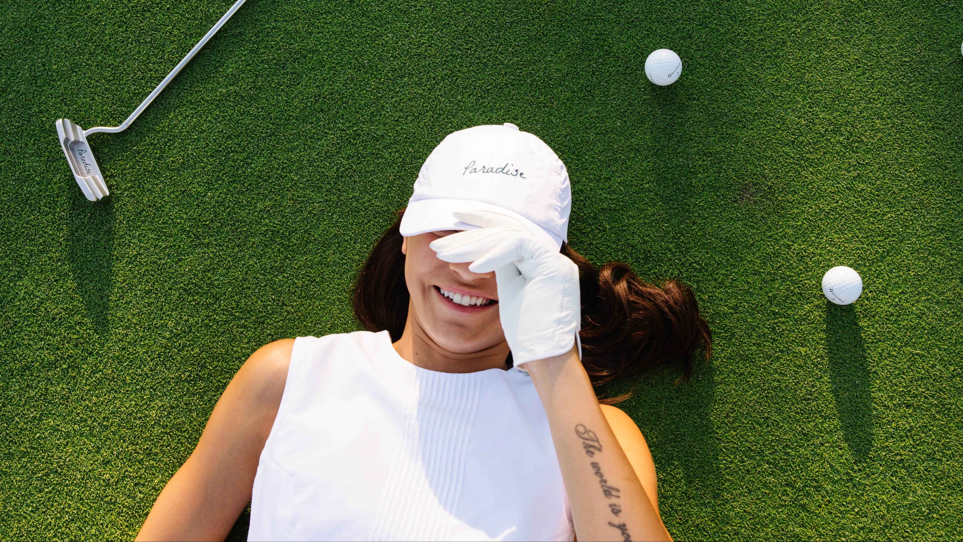 Paradise golf glove on hand